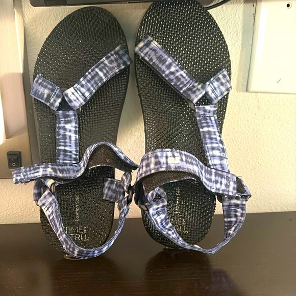 Time and true blue and white sandals​​​​​ - Picture 1 of 3